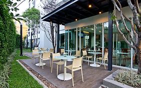 Hotel Amber Sukhumvit 85